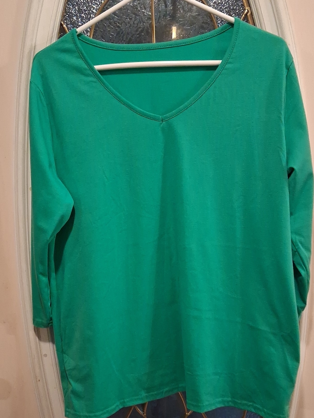 Women's Green V-Neck Long Sleeve Tee